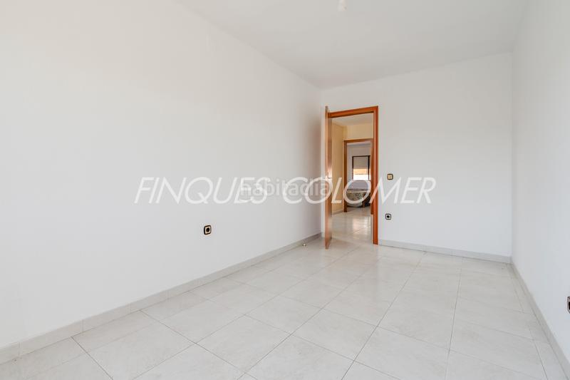 Foto 5d4df53b-b2c9-4d31-9db9-a12e805e8dfc. Casa adosada con terraza y garaje en La Serreta Rubí