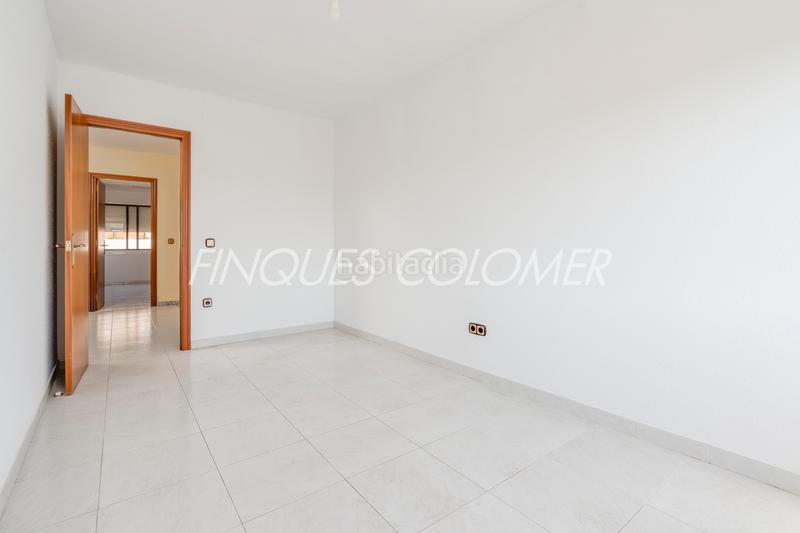 Foto 60cd8351-3b04-44cd-a41c-2d0f818efd98. Casa adosada con terraza y garaje en La Serreta Rubí