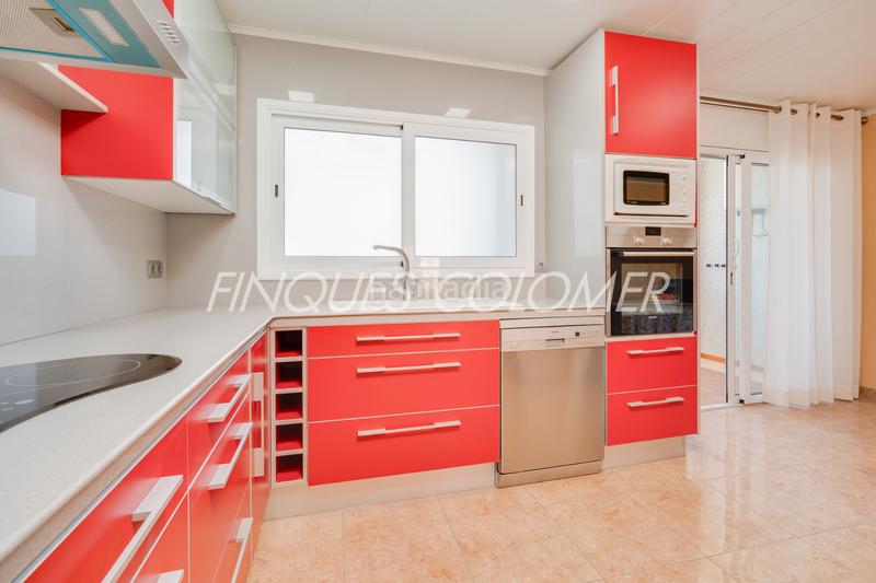 Foto 8c2c7514-e823-4589-ba9f-34af75dfe0ef. Casa adosada con terraza y garaje en La Serreta Rubí