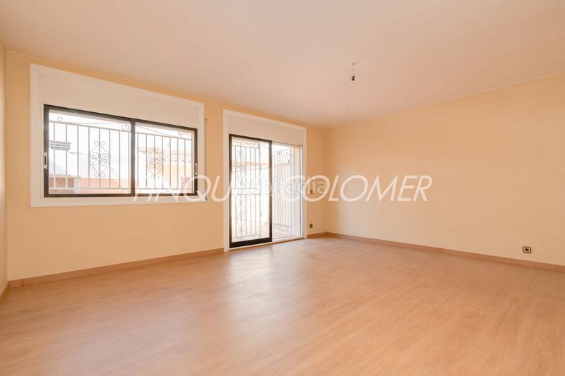 Foto 95011cf6-8d3d-4176-92da-4df1fab519b9. Casa adosada con terraza y garaje en La Serreta Rubí