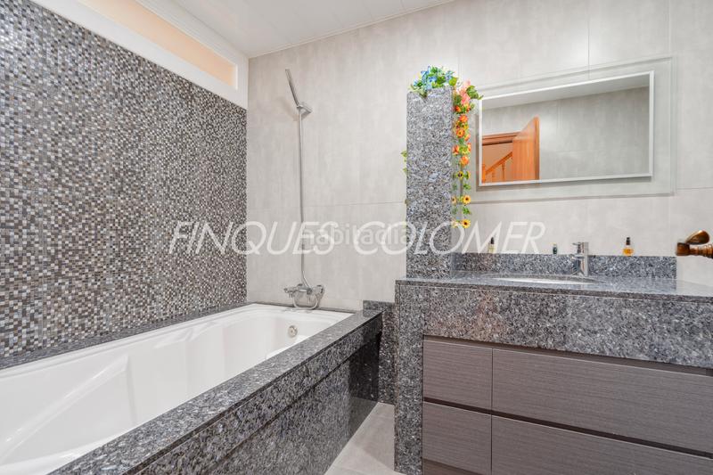 Foto b4482288-53d1-4072-a6ba-4fd6f4e3b06e. Casa adosada con terraza y garaje en La Serreta Rubí