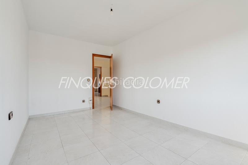 Foto bbfe001f-bd7b-43eb-a433-d06fc0280099. Casa adosada con terraza y garaje en La Serreta Rubí