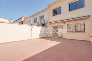 Casa adossada a La Serreta. Con terraza y garaje