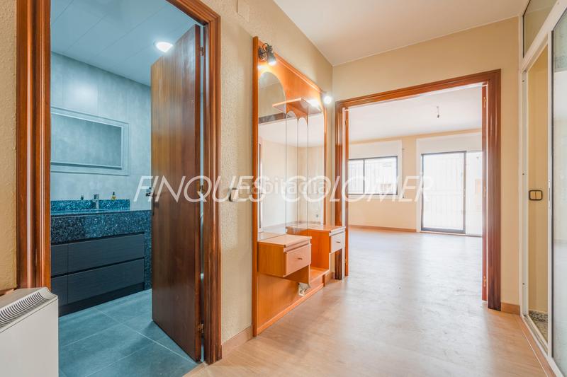 Foto d9828f34-7319-43e8-aa1e-b5beece8e570. Casa adosada con terraza y garaje en La Serreta Rubí