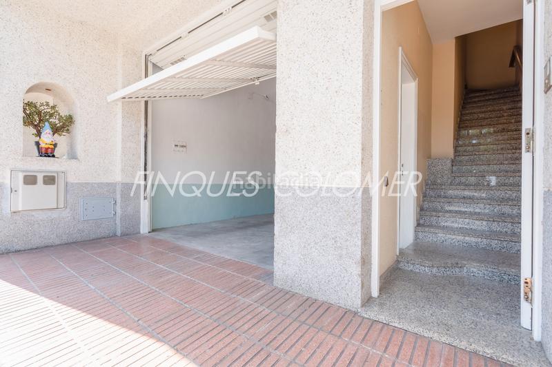 Foto d9d3253d-e0b6-4ed8-b5a1-159f7aa8d17c. Casa adosada con terraza y garaje en La Serreta Rubí