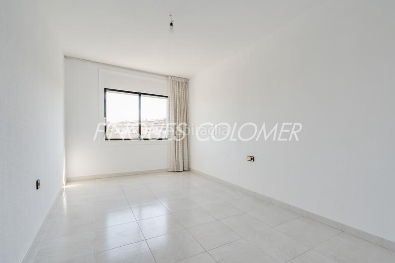 Foto da94e1ec-392d-49b4-a75e-872887dcd365. Casa adosada con terraza y garaje en La Serreta Rubí