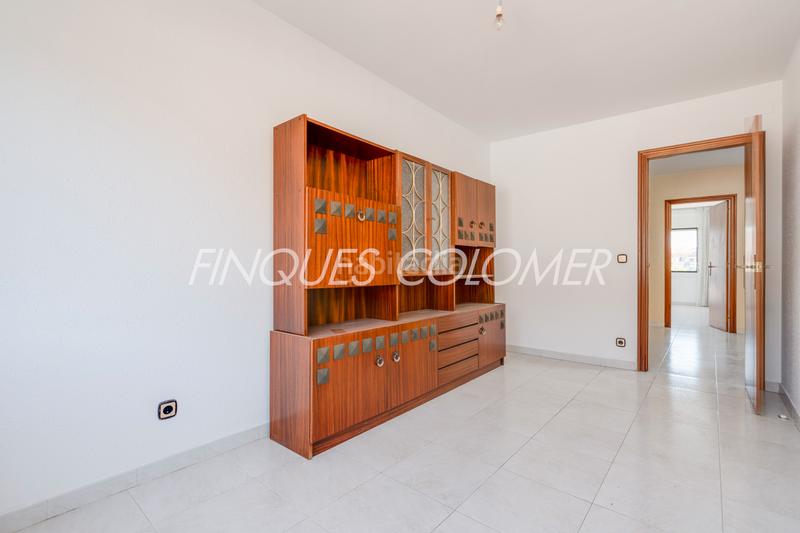 Foto f62e1240-3de9-491c-a099-0057d4c29240. Casa adosada con terraza y garaje en La Serreta Rubí