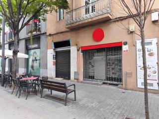 Edifici  Passeig de francesc macià. Finca super céntrica con 2 locales comerciales y vivienda encima