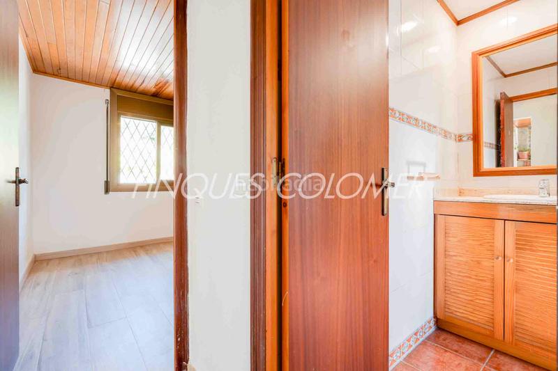 Foto cd4d9263-9b1a-48e5-a484-616c7db8c258. Casa amb xemeneia aparcament a Sant Muç Rubí