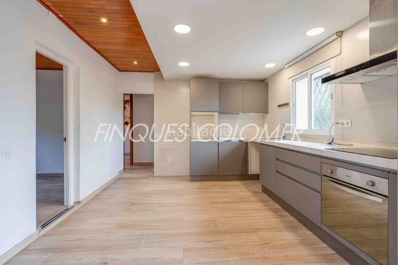 Foto f105ec88-8370-4b39-888e-78d811669e9e. Casa amb xemeneia aparcament a Sant Muç Rubí