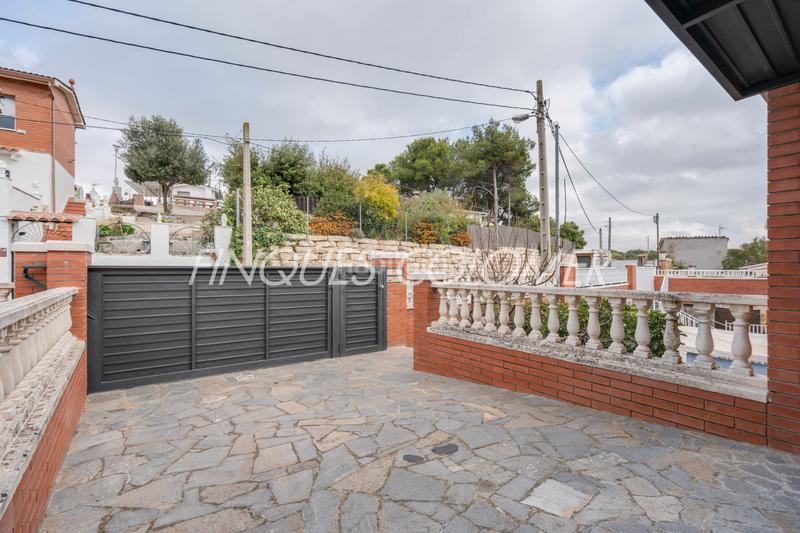 Foto 5643177f-197d-4539-ab26-757817742856. Chalet avec cheminée chauffage parking dans Castellnou-Can Mir-Can Solà Rubí