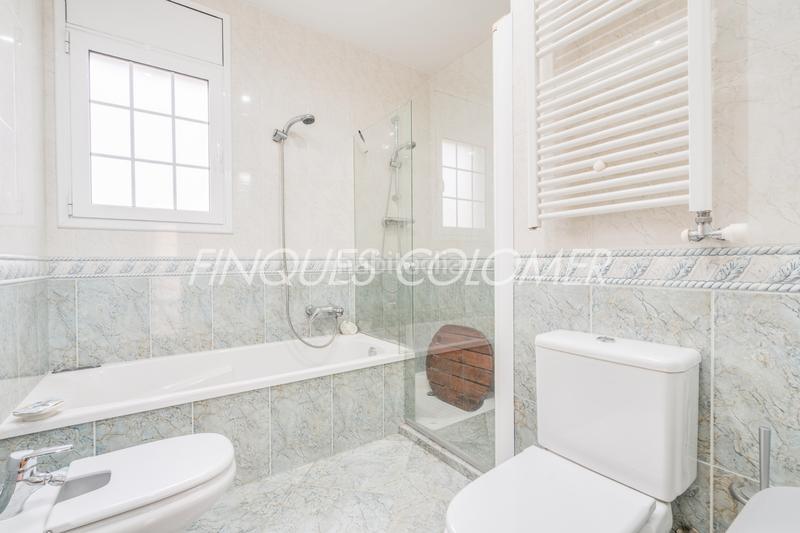 Foto fbae9596-995c-49d5-a650-ff148dc7ca66. Chalet avec cheminée chauffage parking dans Castellnou-Can Mir-Can Solà Rubí