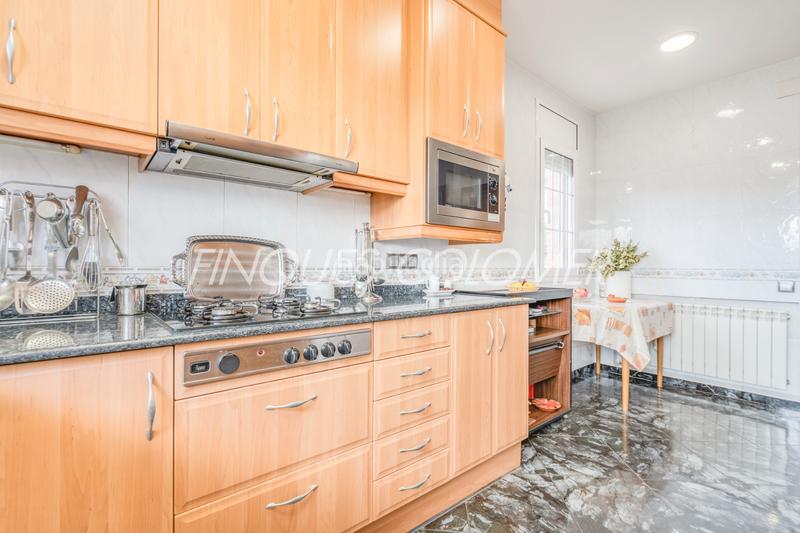 Foto 24429bdc-0c9f-40c2-b48c-57393545775b. Chalet con camino riscaldamento parcheggio in Castellnou-Can Mir-Can Solà Rubí