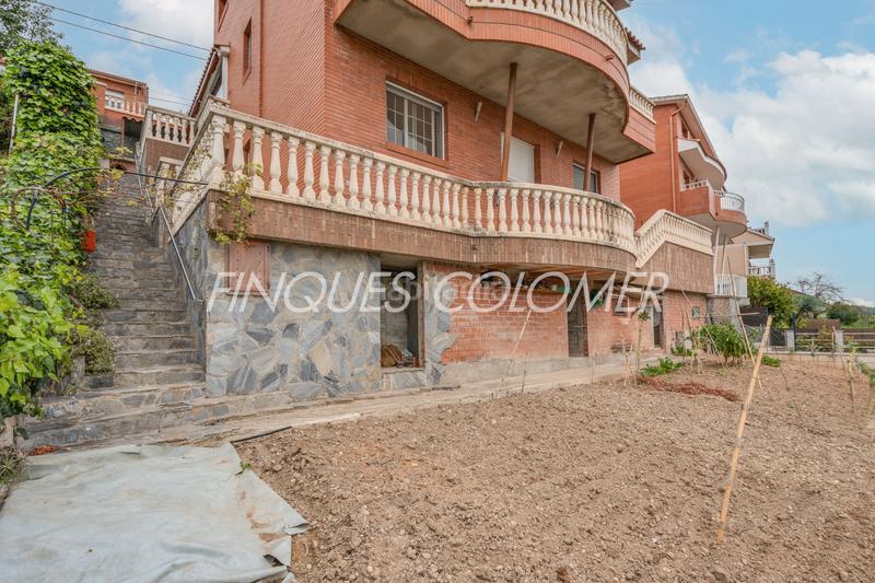 Foto 56028a62-64a1-405a-a933-fd64f886eac0. Chalet con camino riscaldamento parcheggio in Castellnou-Can Mir-Can Solà Rubí