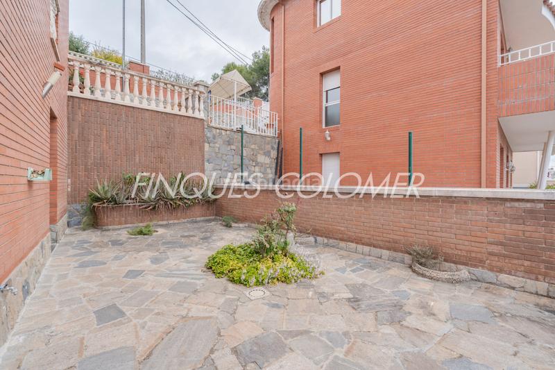 Foto ad8fa0ed-f2a1-4d96-a59d-a5d198d573c4. Chalet con camino riscaldamento parcheggio in Castellnou-Can Mir-Can Solà Rubí