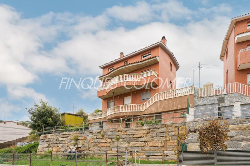 Foto ea0d599f-aacc-4786-bc21-809a37cefea5. Chalet con camino riscaldamento parcheggio in Castellnou-Can Mir-Can Solà Rubí