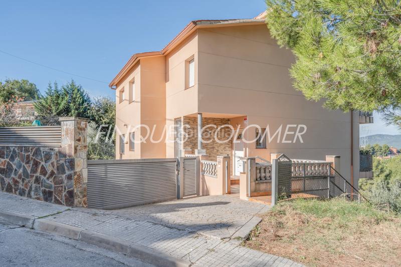 Foto ad8c9121-1e2c-44d5-b12f-eccc1043c33b. Chalet mit kamin heizung parking in Can Palet de Vista Alegre Terrassa