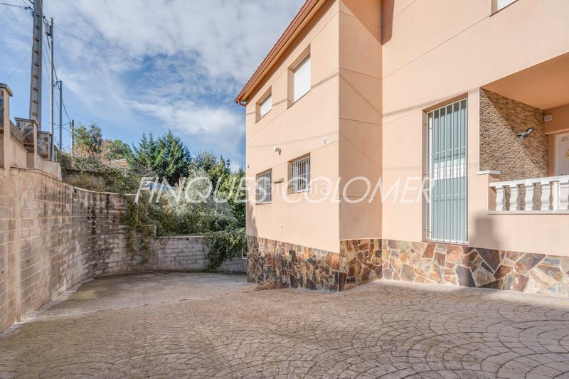 Foto fc1a9d03-eba6-42e6-bdce-5114fba710c2. Chalet mit kamin heizung parking in Can Palet de Vista Alegre Terrassa