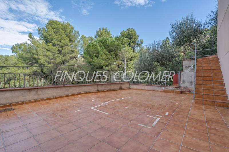 Foto 0f7a1cb4-72ea-4985-adee-41a3b9d56d66. Chalet with fireplace heating parking in Can Palet de Vista Alegre Terrassa