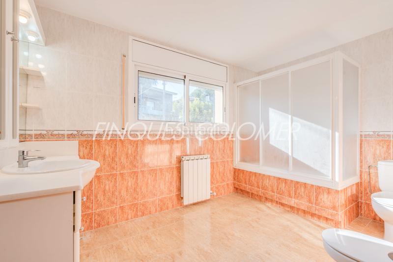 Foto 54ff5c86-1a2d-4a76-9fb7-c02dbe078fff. Chalet with fireplace heating parking in Can Palet de Vista Alegre Terrassa