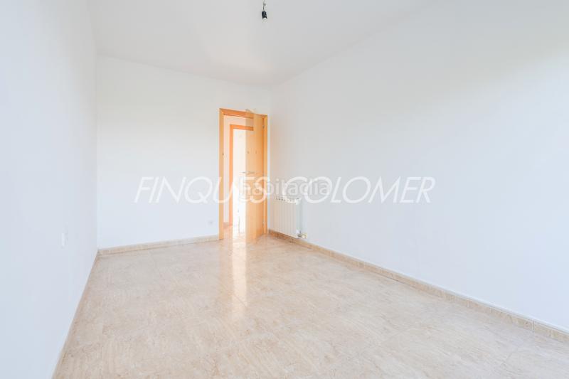 Foto e0a57df4-68c3-46c1-a360-77ab9f7a333a. Chalet with fireplace heating parking in Can Palet de Vista Alegre Terrassa