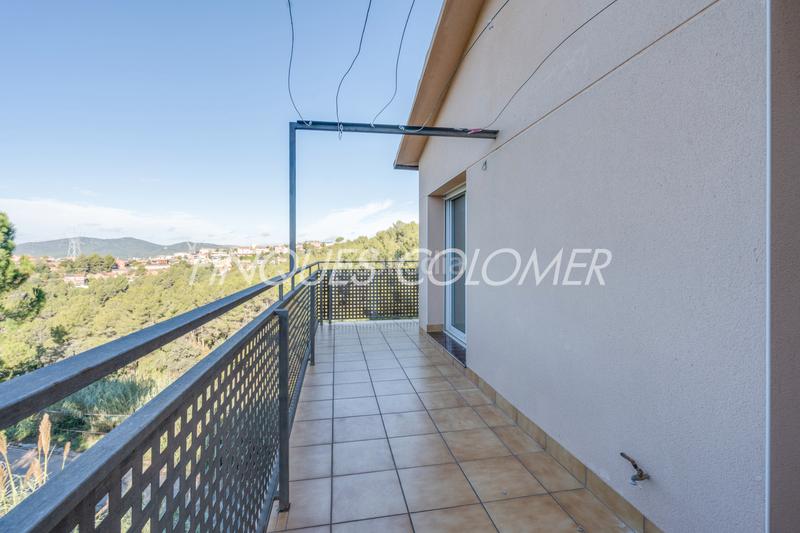 Foto e42df2a5-1da1-41e0-b5df-3c1c620ef1f2. Chalet with fireplace heating parking in Can Palet de Vista Alegre Terrassa