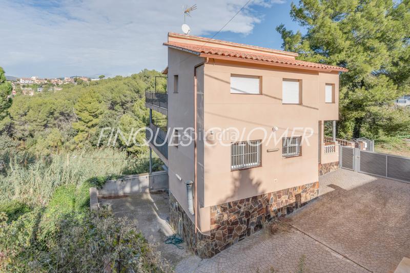 Foto 1b8faeca-ef96-408e-8bc7-fb6759dc9fbb. Chalet avec cheminée chauffage parking dans Can Palet de Vista Alegre Terrassa