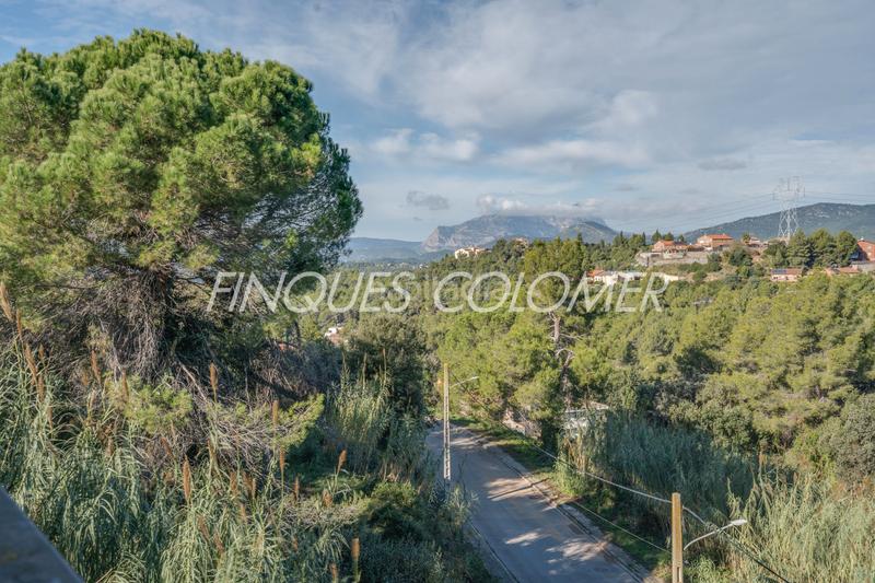 Foto 3796d3d8-5cc4-4947-9945-b83d4f7eed7c. Chalet avec cheminée chauffage parking dans Can Palet de Vista Alegre Terrassa