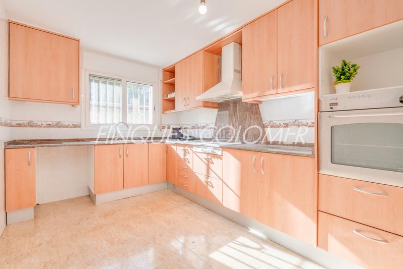 Foto c9bbdac8-9228-4d46-bc68-891a6e3dff92. Chalet avec cheminée chauffage parking dans Can Palet de Vista Alegre Terrassa