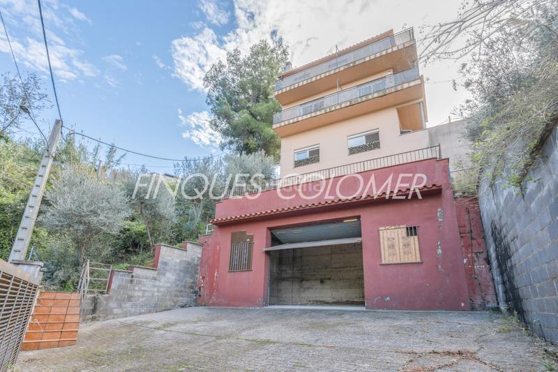 Foto 5e0649e9-2d63-4b9f-b9e1-db95117cb82c. Xalet amb xemeneia calefacció aparcament a Can Palet de Vista Alegre Terrassa