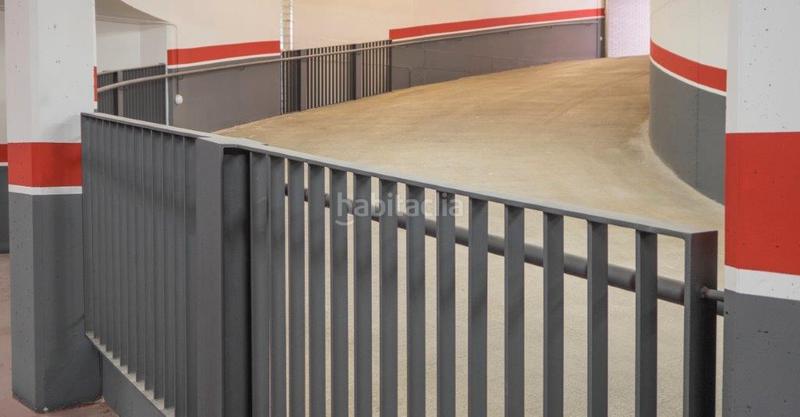 Foto b511918d-d0b6-4007-a664-eca82f9d4cc5. Aparcament cotxe a carrer illa 6 a La Devesa Girona