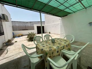 Casa a Centro. Casa independiente planta baja 3 dormitorios y amplio patio en a