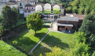 Masia  Del pont. Casa con jardín y tienda en santa pau
