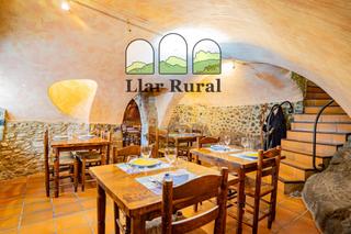 Masia  Sant roc. Casa y restaurante únicos en santa pau