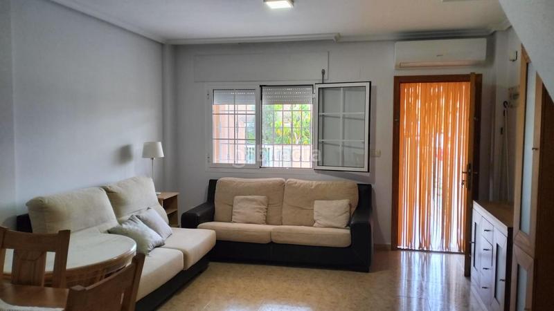 Foto efd0fb2c-85c3-4210-8c68-4b9543636d37. Casa con riscaldamento in Pueblo Latino Pilar de la Horadada