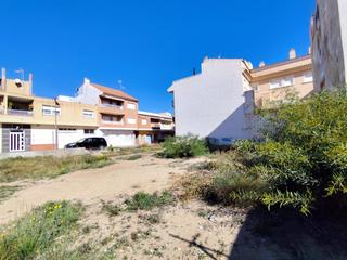 Wohngrundstück in Centro. Solares urbanizables en los alcázares  inversión segura en una u