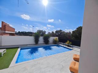 Chalet en El Pinar de Campoverde. Chalet