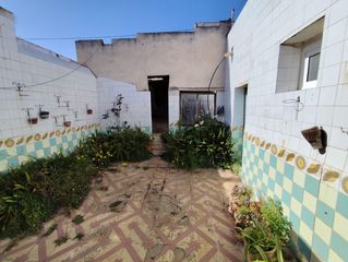 Casa  Nieto urrea-m.marfagones. Propiedad de 650 m2 para reformar en molinos marfagones  gran po