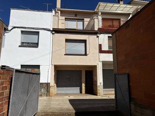 Casa adossada a Sant Feliu de Codines. Casa adosada con garaje y jardín en venta