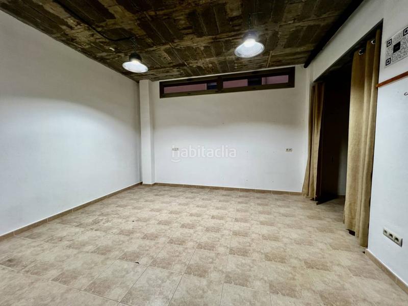 Foto 0bc3dde7-3503-4ddb-a46c-4e10aaddc1c7. Geschäftsraum in Centelles