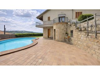 Haus in Sant Feliu de Codines. Exclusiva masía catalana con dos viviendas independientes en san