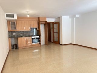 Location Appartement à Centelles. Estudiolocal con formato de piso  ideal para autónomos y pequeña