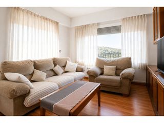 Pis a Sant Feliu de Codines. Un ático excepcional donde la luz y los espacios exteriores defi