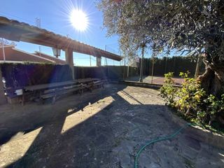 Terreno residencial  Bassella. Solar en venta con servicios i muros construïos