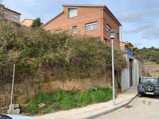Terreny residencial  Vinyetes. Solar en venta para costruïr una casa unifamiliar con proyecto!