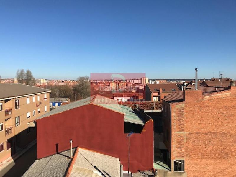 Foto 3499eaa4-d906-45a3-b84f-82610cebc702. Édifice dans Trobajo del camino