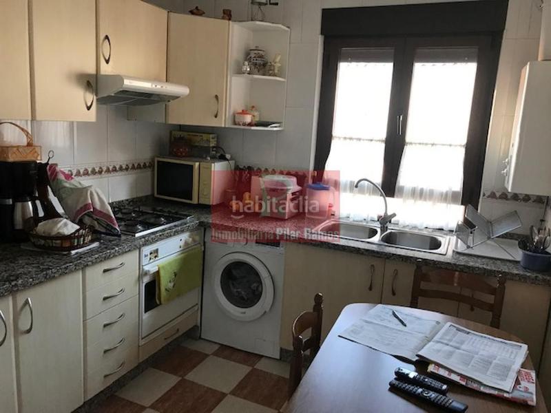 Foto c1c325dd-7448-4749-9022-39feb09fa7c5. Édifice dans Trobajo del camino