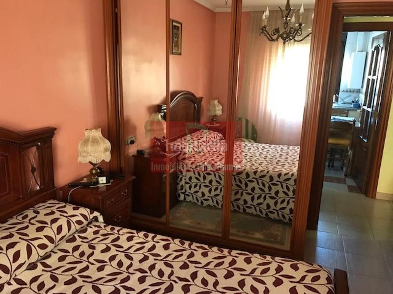 Foto 35e5a865-2dee-410e-88ed-55be82f3d184. Gebäude in Trobajo del camino