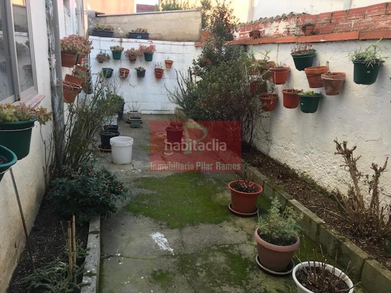 Foto f78ab062-97e6-4baf-8873-3acb9bf52d9b. Gebäude in Trobajo del camino