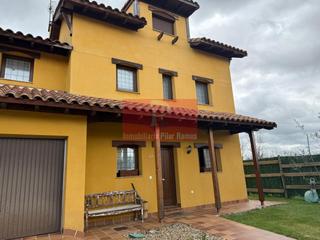 Xalet a Valverde de la Virgen